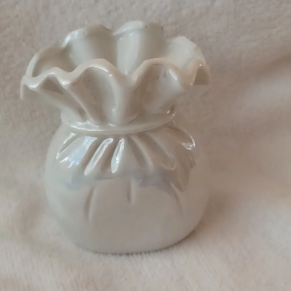 Small Vintage White and Gold Ceramic Vase Pouch Shaped Japan 1950's